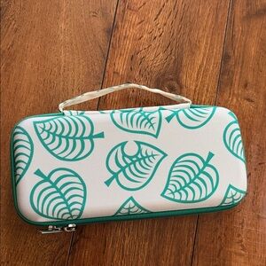 Glam Green and White Patterned Clutch